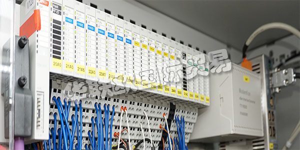 ALFREDKUHSE是您個(gè)人開關(guān)設(shè)備和控制系統(tǒng)的成熟制造商。他們從一個(gè)來源提供所有服務(wù)。ALFREDKUHSE是您的合作伙伴，從咨詢和規(guī)劃到生產(chǎn)和調(diào)試，再到支持，維護(hù)和現(xiàn)代化。