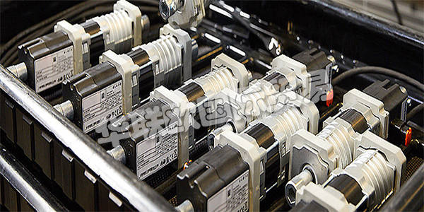 ELERO位于德國(guó)斯圖加特附近的Schlierbach，是卷簾門(mén)，防曬系統(tǒng)和卷簾門(mén)驅(qū)動(dòng)和控制的領(lǐng)先制造商之一。