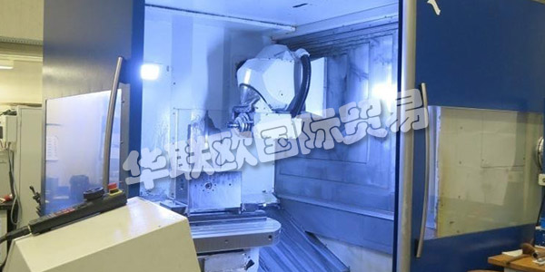 KEMMERICH現(xiàn)位于萊茵河畔的萊茵河畔蒙海姆，緊鄰科隆和杜塞爾多夫的交易會城市及其機(jī)場。在那里，大量的傳統(tǒng)以及CNC / PLC控制的金屬加工和加工機(jī)床總是可以在2200平方米的加熱展覽區(qū)觀看和演示。