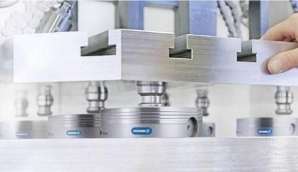 SCHUNK刀具夾持系統(tǒng)對(duì)機(jī)加工行業(yè)產(chǎn)生了前所未有的革命性影響。?模塊化夾持系統(tǒng)借鑒其優(yōu)勢(shì)，它的作用遠(yuǎn)不止于一個(gè)參考基準(zhǔn)，還提供了包括定位、夾持以及接口通用等功能。這種夾持原理如今被認(rèn)為是提高生產(chǎn)效率的最有效的方法之一，廣泛適用于從小型零件到大型零件，從粗加工到裝配應(yīng)用的各種工藝。作為這一技術(shù)的先驅(qū)以及夾持技術(shù)和抓取系統(tǒng)的領(lǐng)導(dǎo)者，SCHUNK始終致力于開(kāi)發(fā)新的應(yīng)用領(lǐng)域，并在它的模塊化系統(tǒng)中新增了適用于直接夾持工件以及微小型零件的專業(yè)標(biāo)準(zhǔn)模塊。