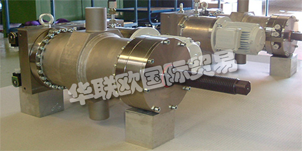 B&B HYDRAULIK-TECHNIK GmbH由Helitut Brocke和HenningB?hr于1983年在Witten-Herbede成立。目的是銷售用于骨料結構的液壓元件和液壓附件。在短時間內(nèi)，對完整的Hydraulilk系統(tǒng)的需求變得非常大，以至于他們的生產(chǎn)開始了。