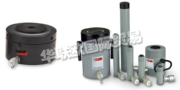 LUKAS是第一家開發(fā)用于救援作業(yè)的液壓切割設(shè)備的供應(yīng)商。這為整個(gè)行業(yè)奠定了基礎(chǔ)。如今，LUKAS團(tuán)隊(duì)孜孜以求，以精準(zhǔn)，熱情的方式生產(chǎn)每一種產(chǎn)品。起重的材料需要移動(dòng)時(shí)，或者工廠中的大型設(shè)備等在使用一段時(shí)間后需要檢修，檢修位置經(jīng)常出現(xiàn)在設(shè)備底端，這時(shí)就需要用液壓缸對(duì)設(shè)備先進(jìn)行頂升后才有足夠空間來檢修。LUKAS提供的液壓缸起重噸位最大至1100噸，可輕松應(yīng)對(duì)各種大型設(shè)備的頂升操作。下文為您介紹LUKAS氣缸。